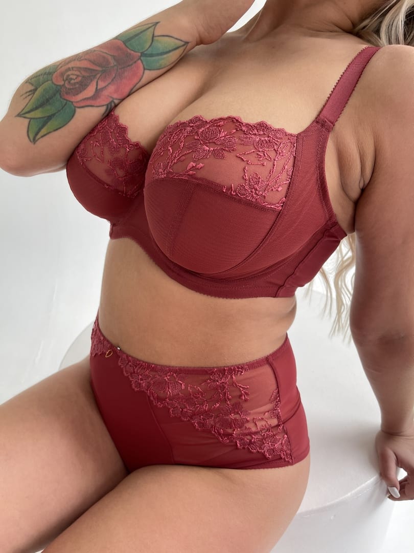 Emilia Full Cup (Mineral Red, 70FF)